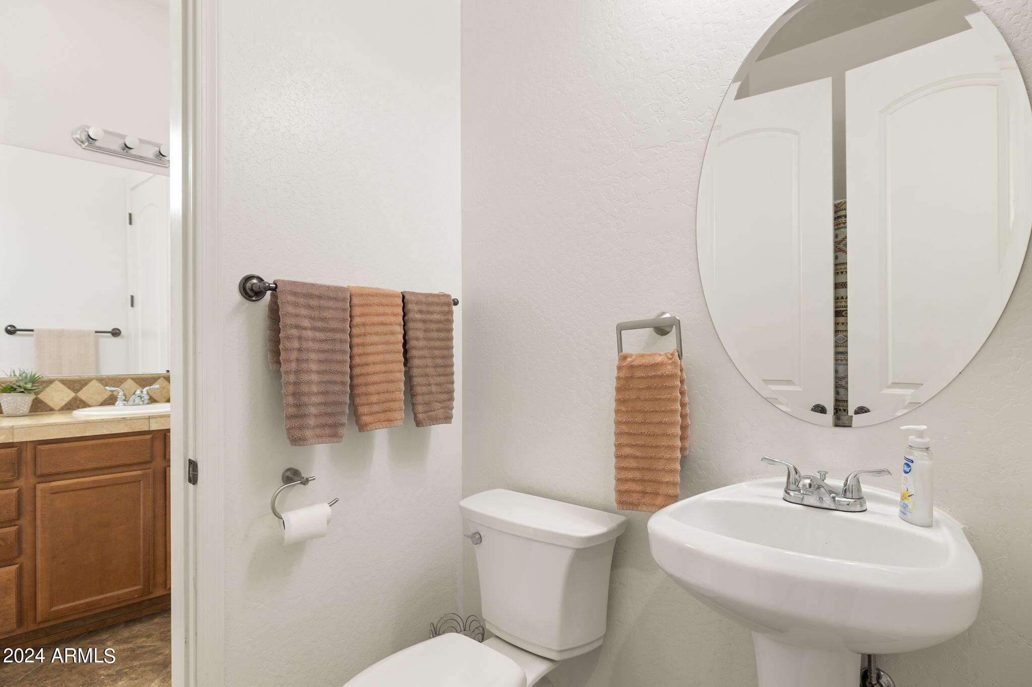 2318 East Carlise Road Phoenix, AZ 85086 - Photo 39 of 52 Jack/Jill Bathroom