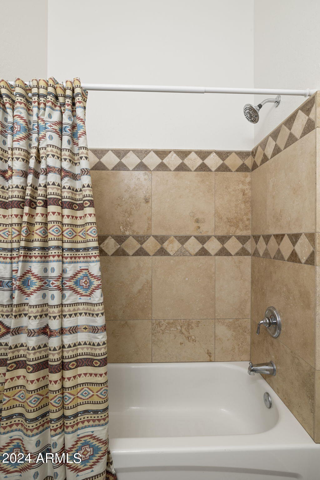 2318 East Carlise Road Phoenix, AZ 85086 - Photo 40 of 52 Jack/Jill Bathroom