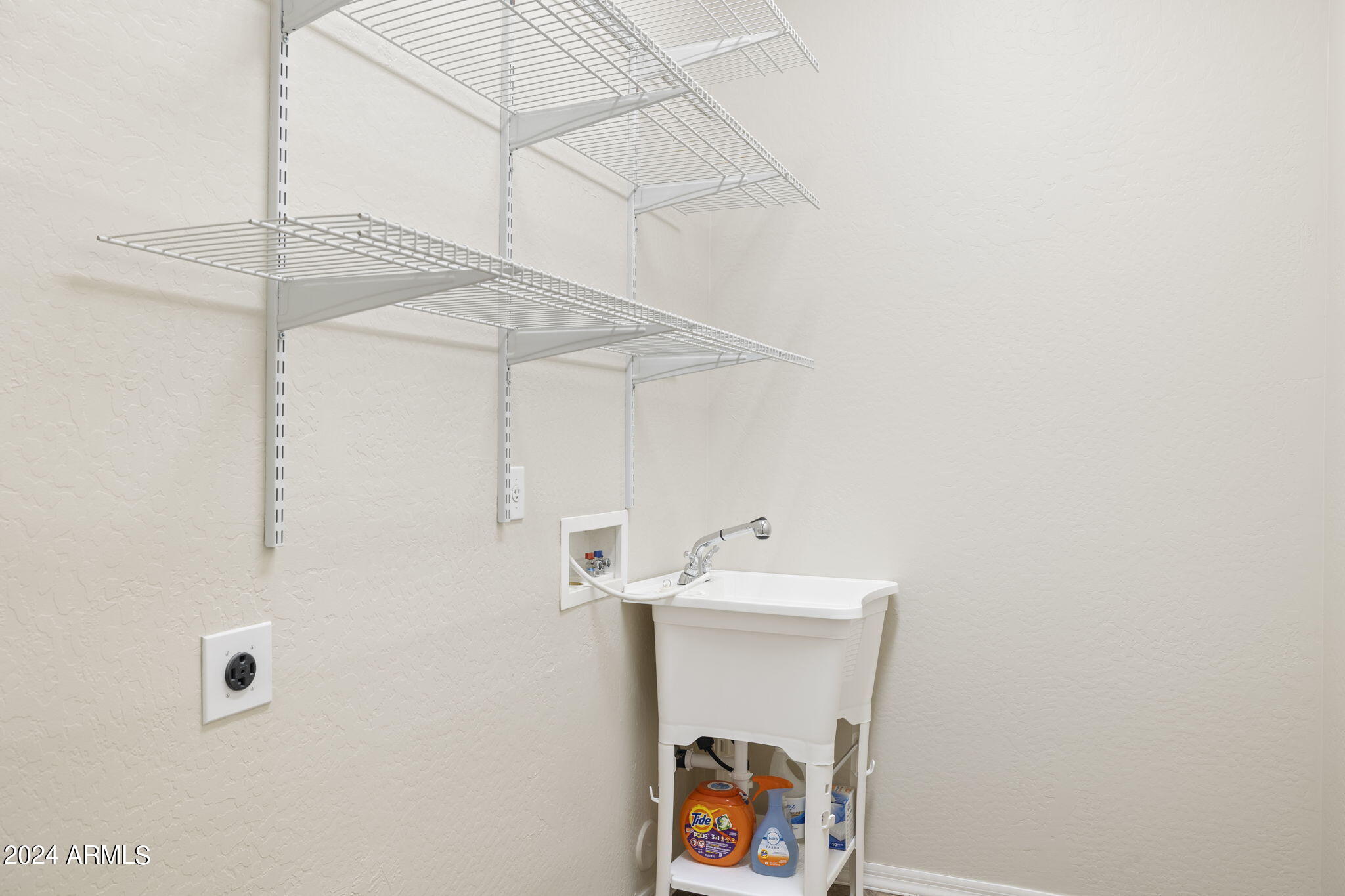 2318 East Carlise Road Phoenix, AZ 85086 - Photo 45 of 52 Laundry Room