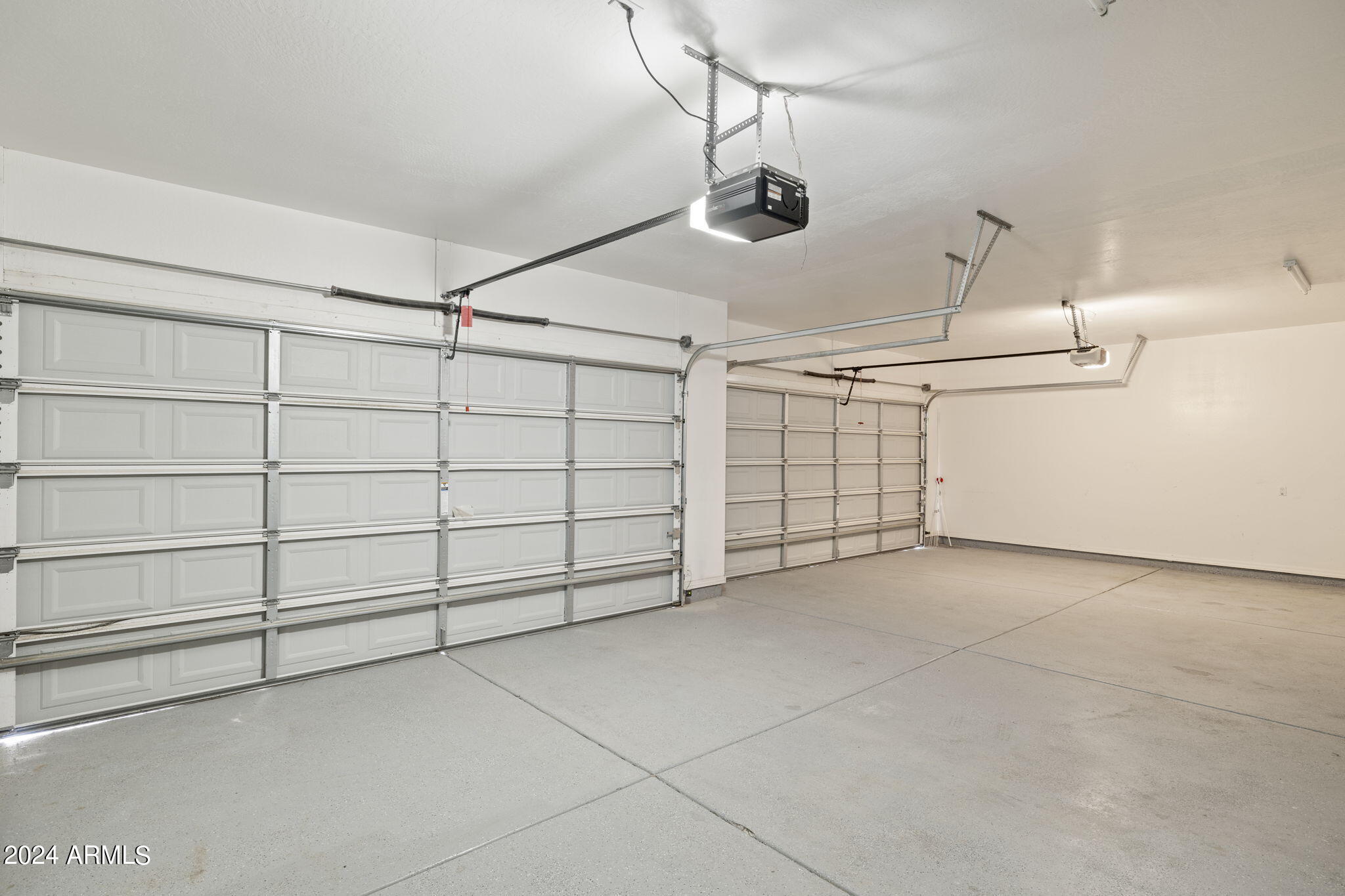 2318 East Carlise Road Phoenix, AZ 85086 - Photo 46 of 52 Garage