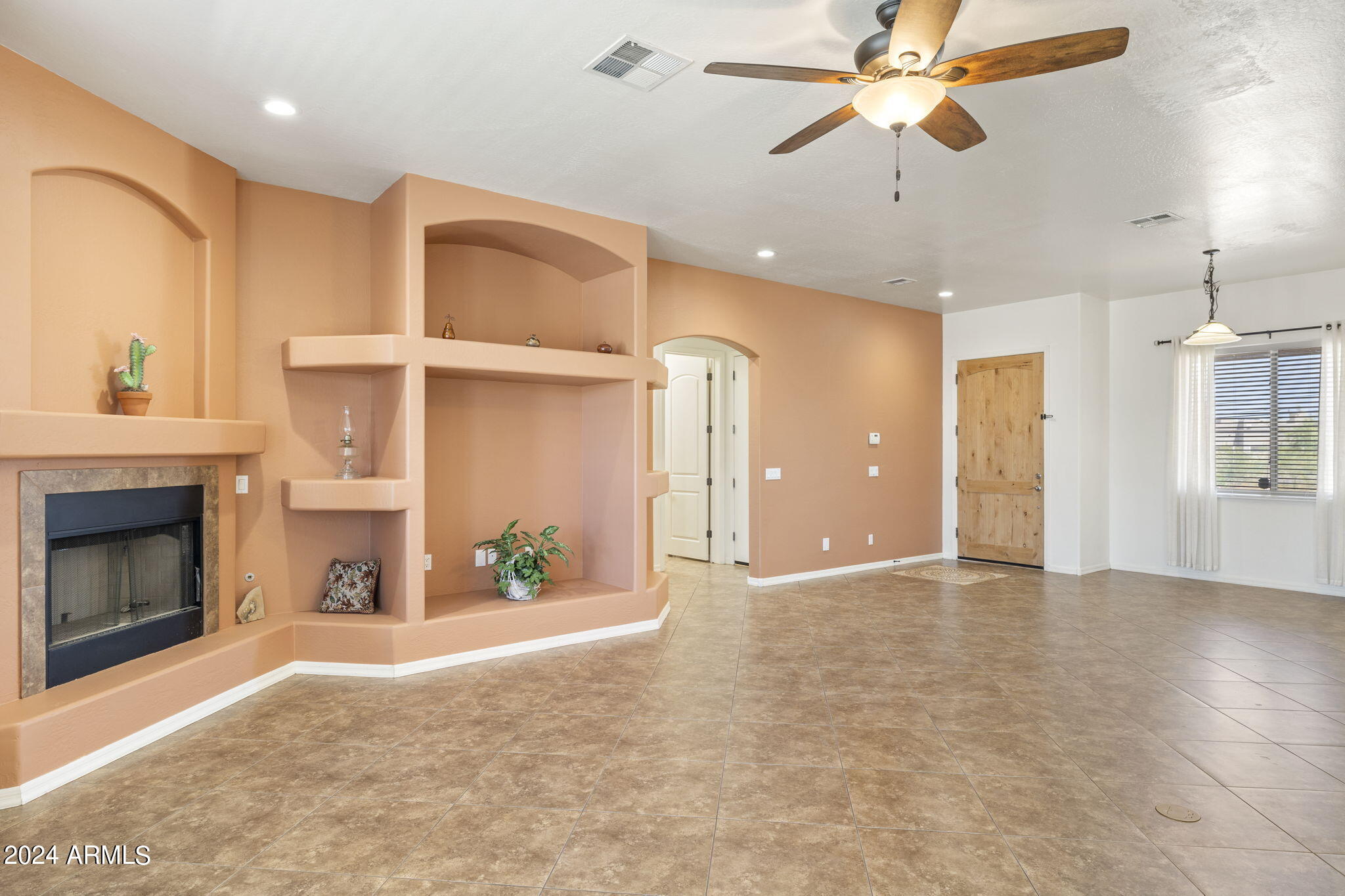 2318 East Carlise Road Phoenix, AZ 85086 - Photo 7 of 52 Living Room