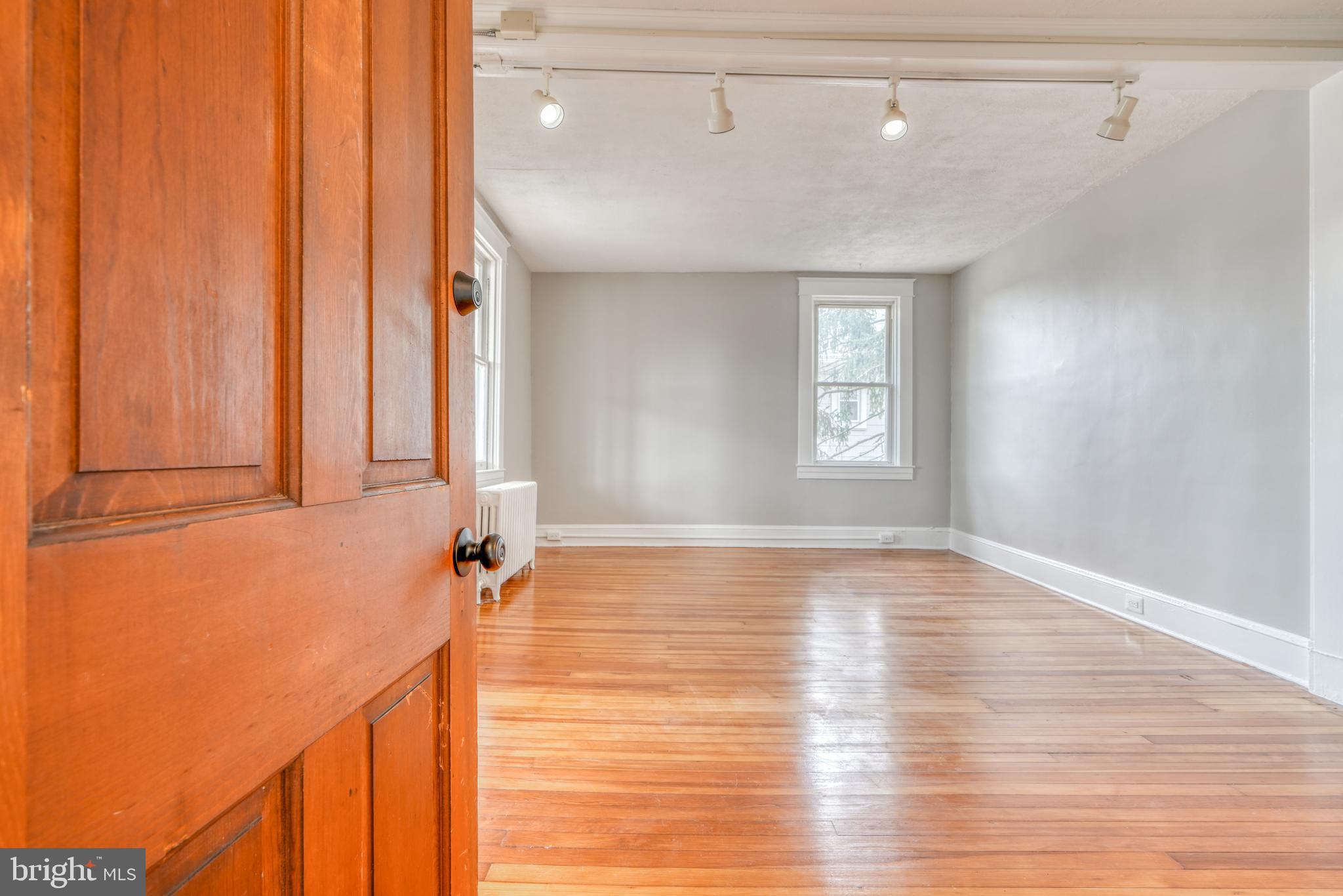 6 Cromarty Road Baltimore, MD 21229 - Photo 5 of 14 Gallery Image 5