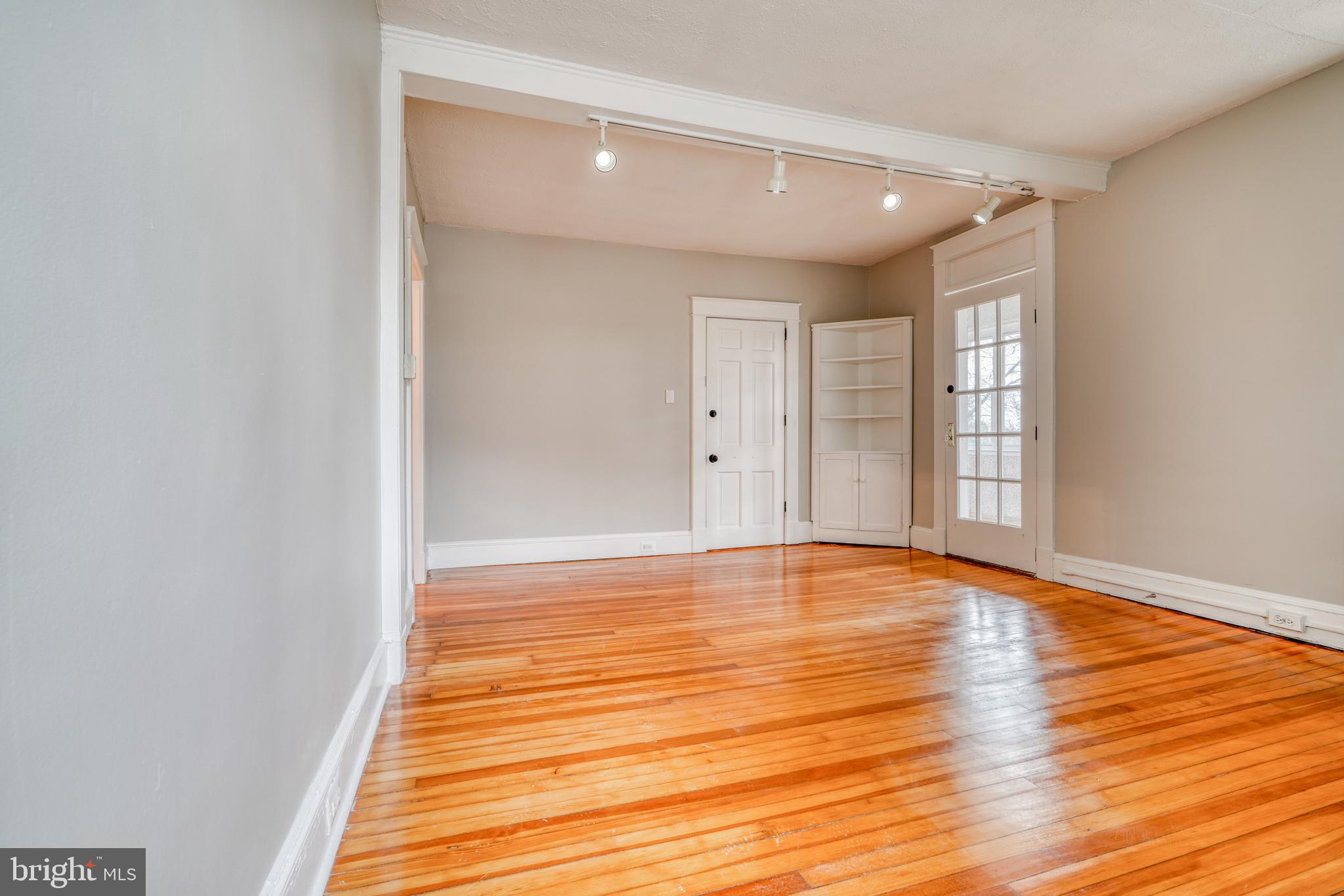 6 Cromarty Road Baltimore, MD 21229 - Photo 6 of 14 Gallery Image 6