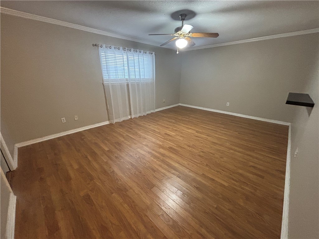 4957 Shadowbend Drive Corpus Christi, TX 78413 - Photo 26 of 35 an empty room with wooden floor fan and windows