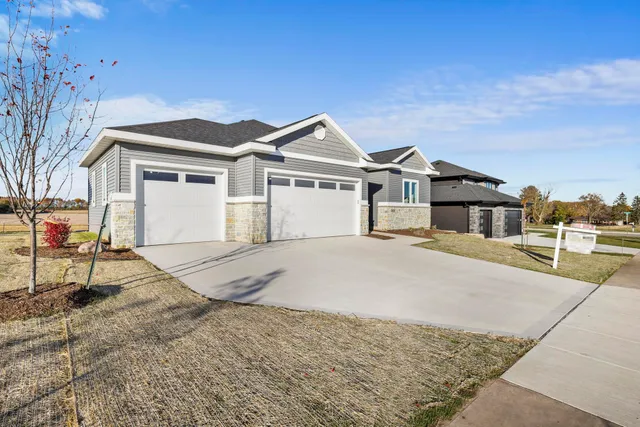 $829,900 | 3005 Wellington, Cottage Grove, WI 53527