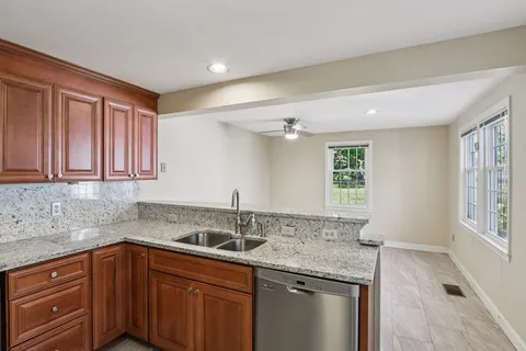 $925,000 | 35 Mitchell Grant Way, Unit 35, Bedford, MA 01730