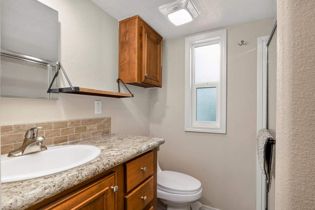 10 P Street Cascade, ID 83611 - Photo 12 of 33 Full Bathroom