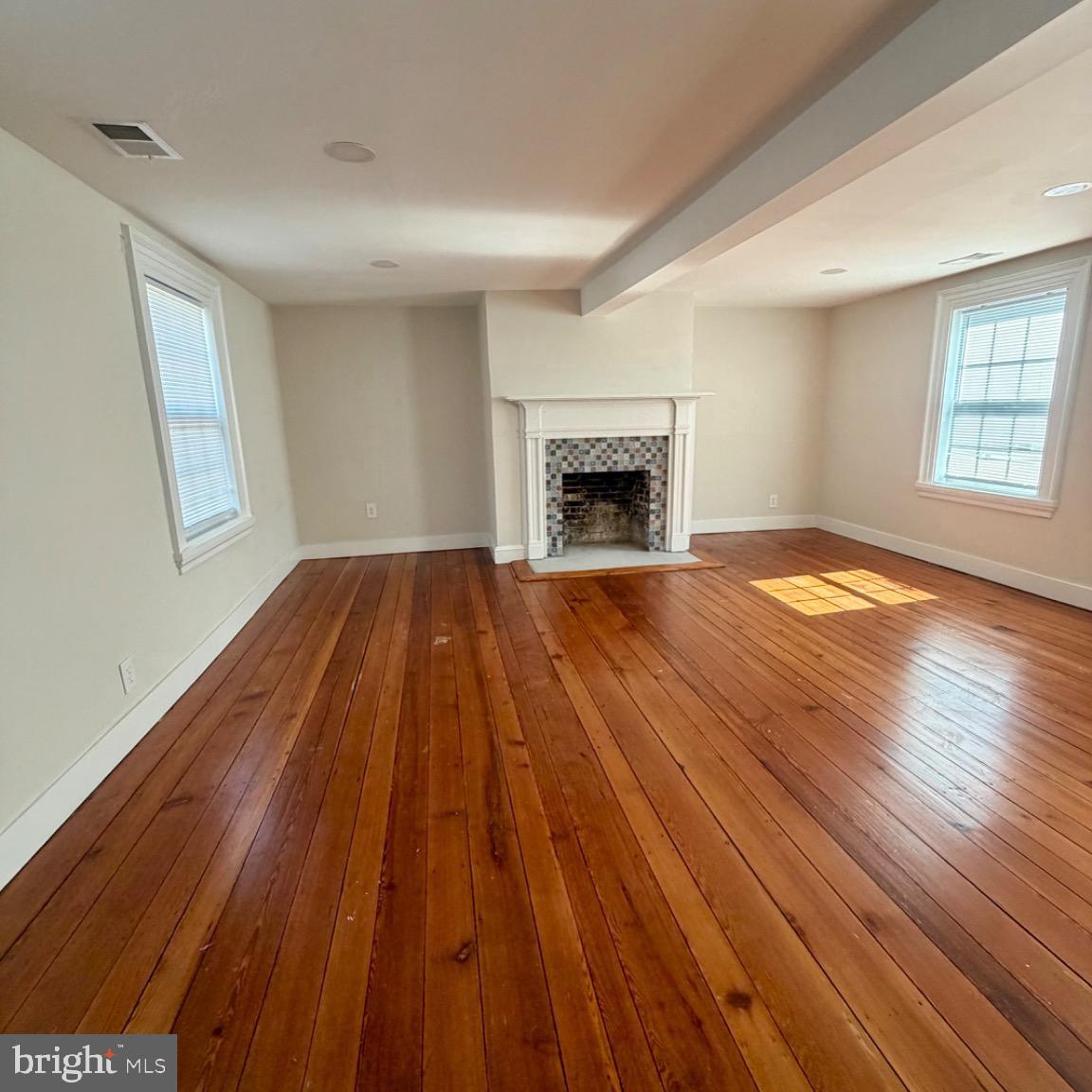 17700 Barnesville Road Dickerson, MD 20842 - Photo 11 of 20 Spacious room with warm wooden floors.