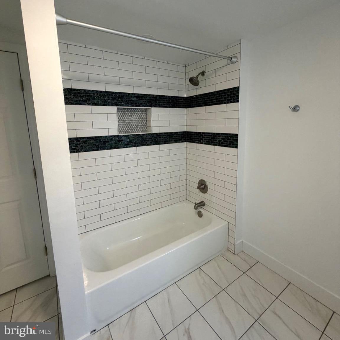 17700 Barnesville Road Dickerson, MD 20842 - Photo 15 of 20 Modern bathroom with stylish tile accents.