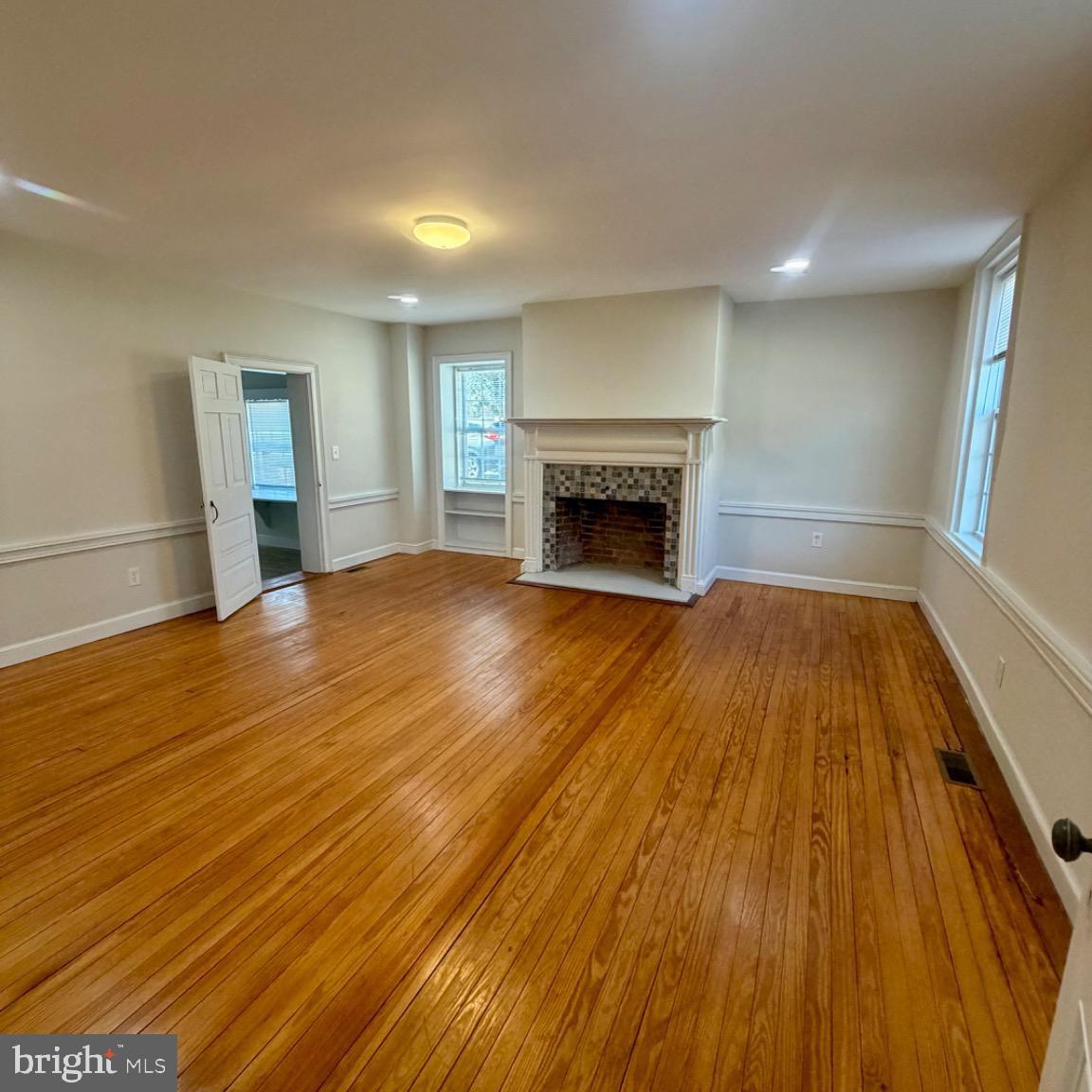 17700 Barnesville Road Dickerson, MD 20842 - Photo 8 of 20 Spacious room with elegant hardwood floors.
