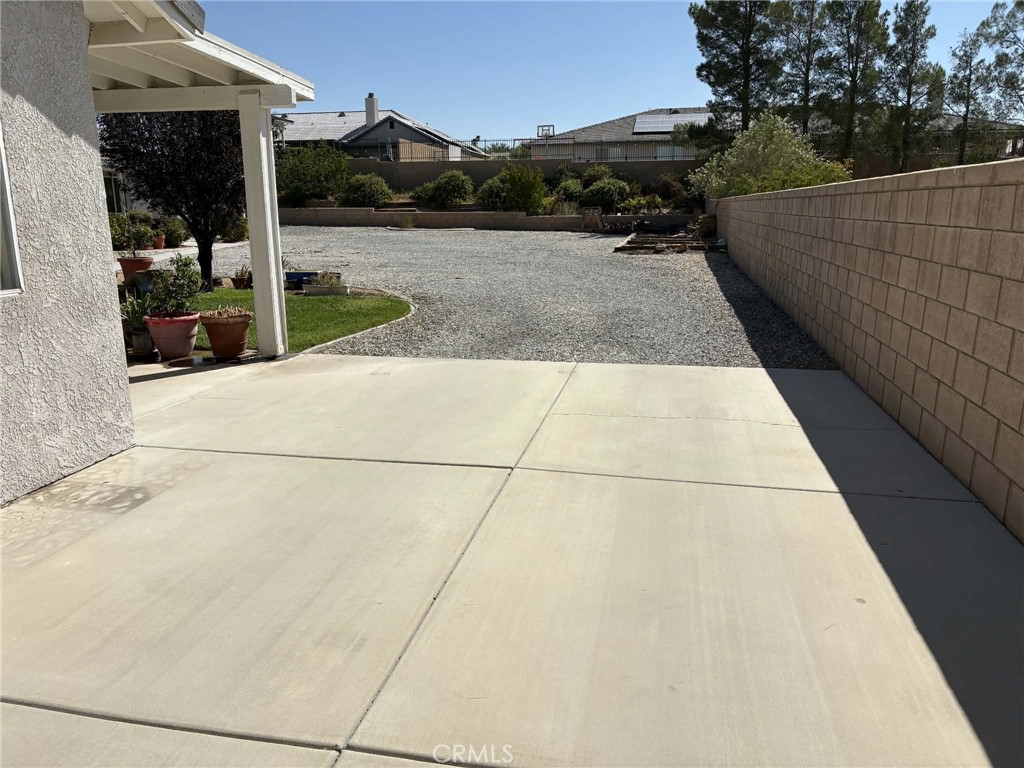 13473 Paoha Road Apple Valley, CA 92308 - Photo 50 of 51 ADU Driveway