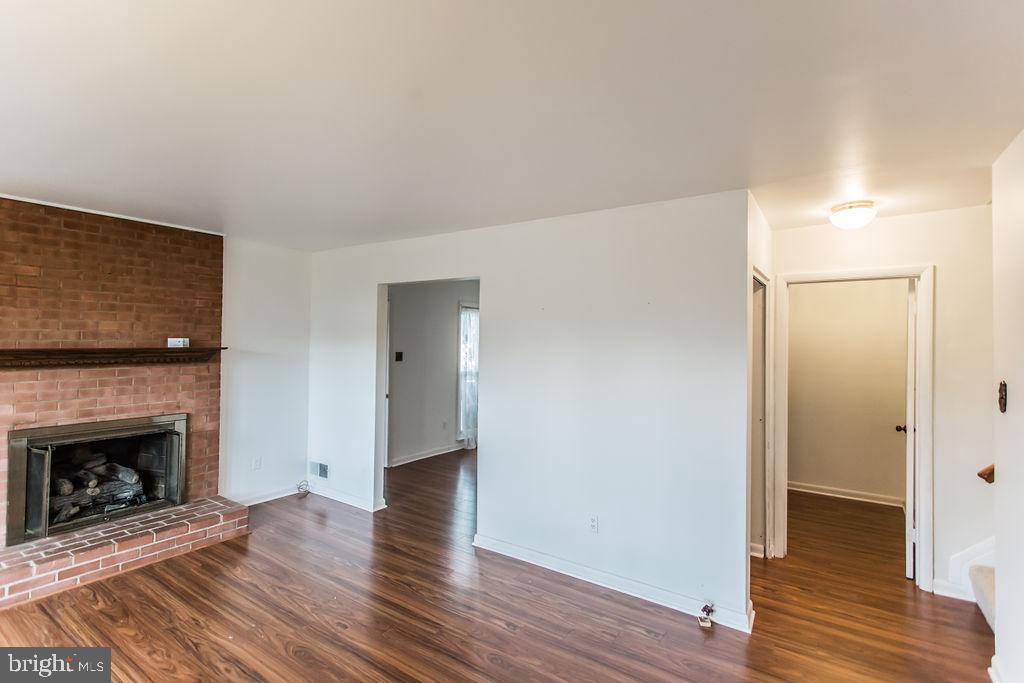 4019 Lees Corner Road Chantilly, VA 20151 - Photo 4 of 40 Gallery Image 4