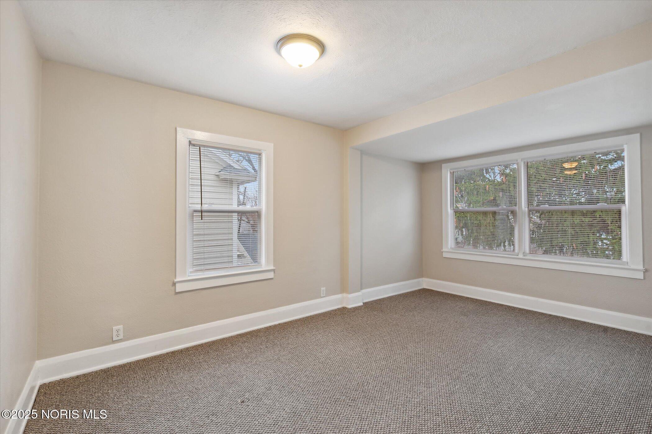 2051 Wyndhurst Road Toledo, OH 43607 - Photo 30 of 37 32-2051-Wyndhurst-Rd-Toledo-OH-43607-Win