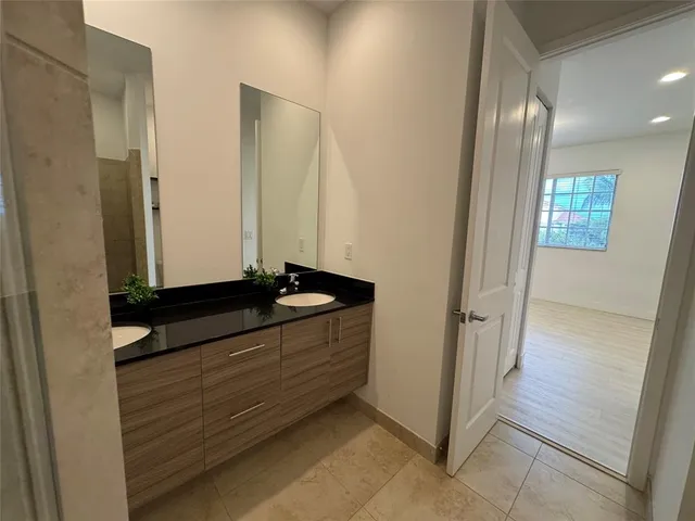 a view of a utility room