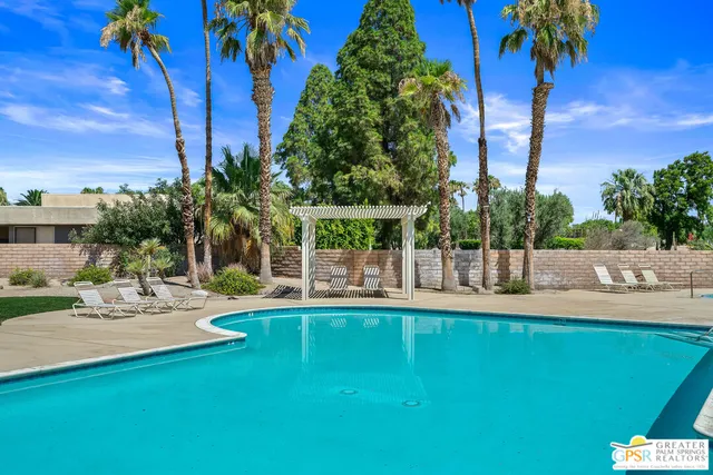a view of yard with tree