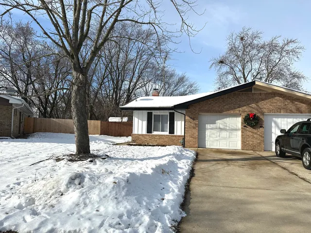 $294,500 | 1410 Beverly Lane, Streamwood, IL 60107