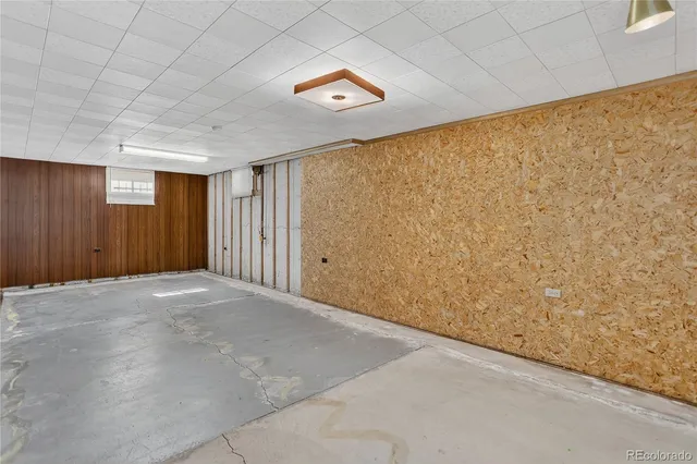 a view of a livingroom with wooden floor and closet