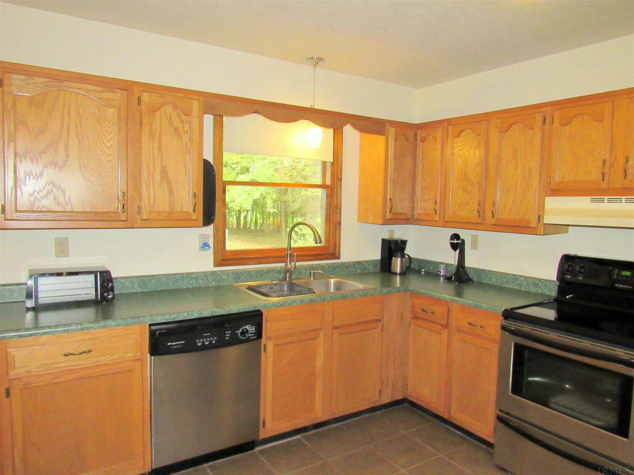 3894 East Dora Road Bloomington, IN 47408 - Photo 3 of 32