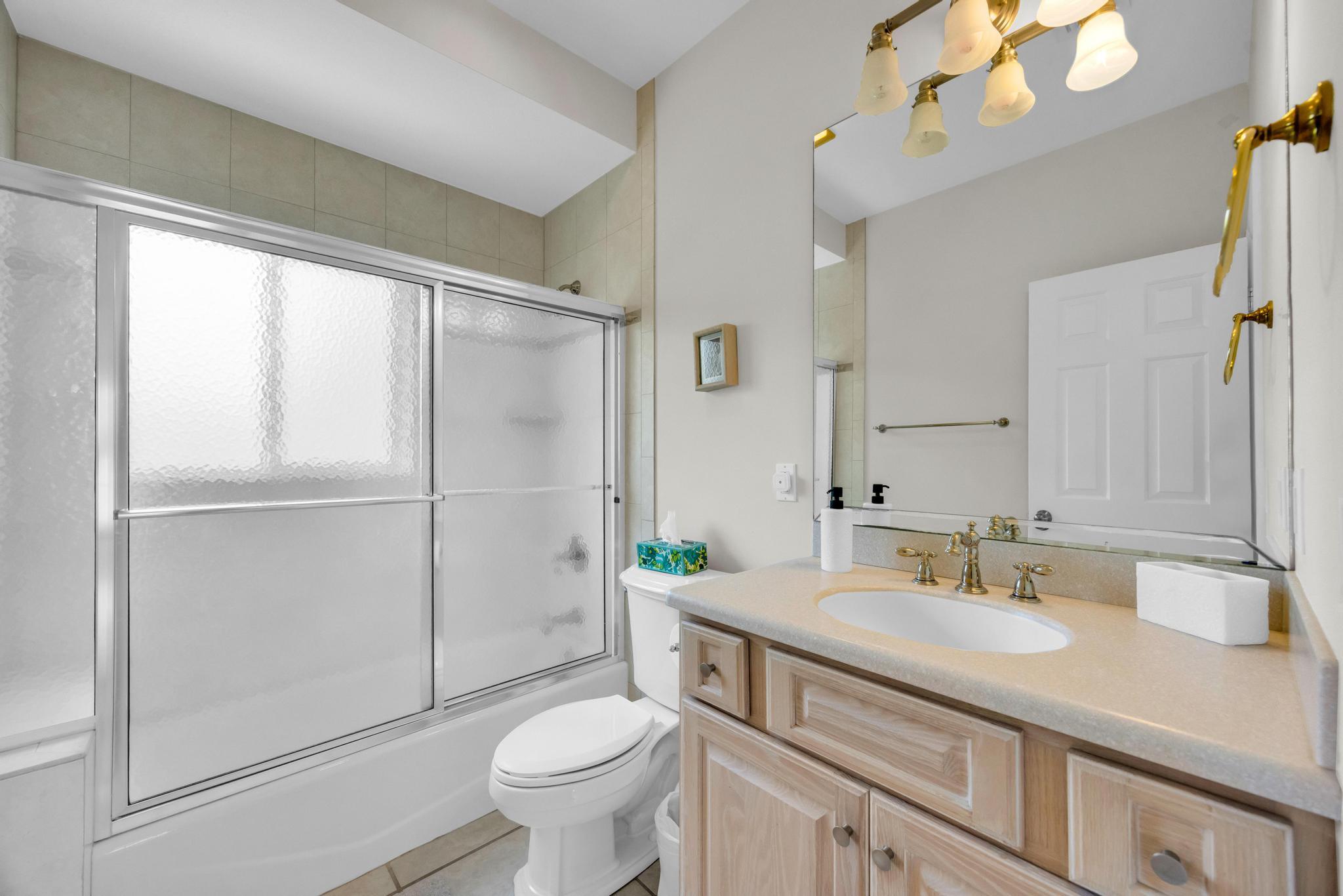 247 Apache Street Tavernier, FL 33070 - Photo 24 of 94 Main Level Full Bath