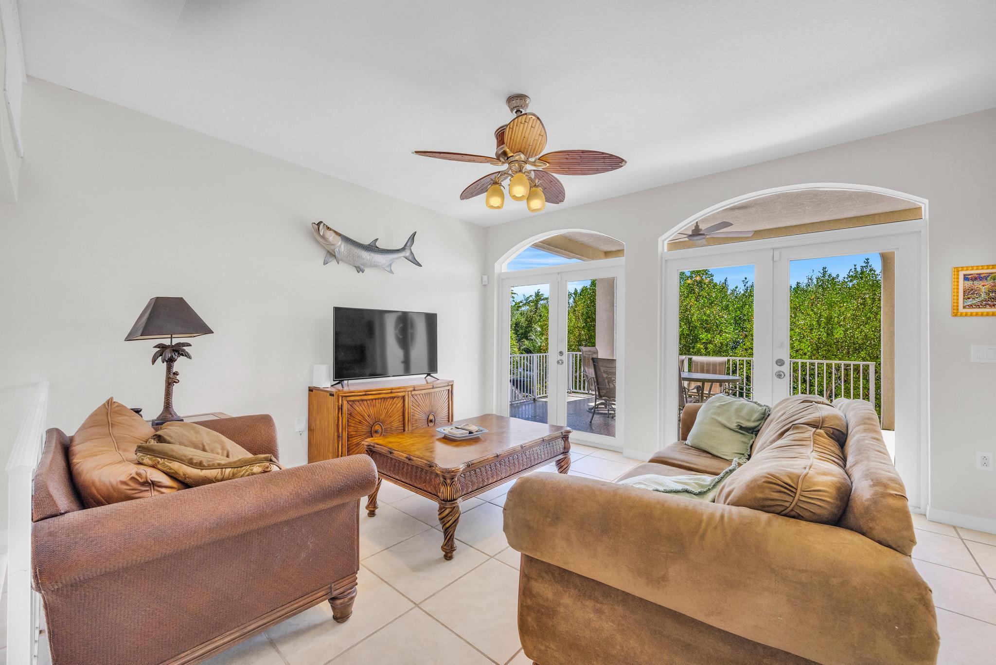 247 Apache Street Tavernier, FL 33070 - Photo 3 of 94 Living Room