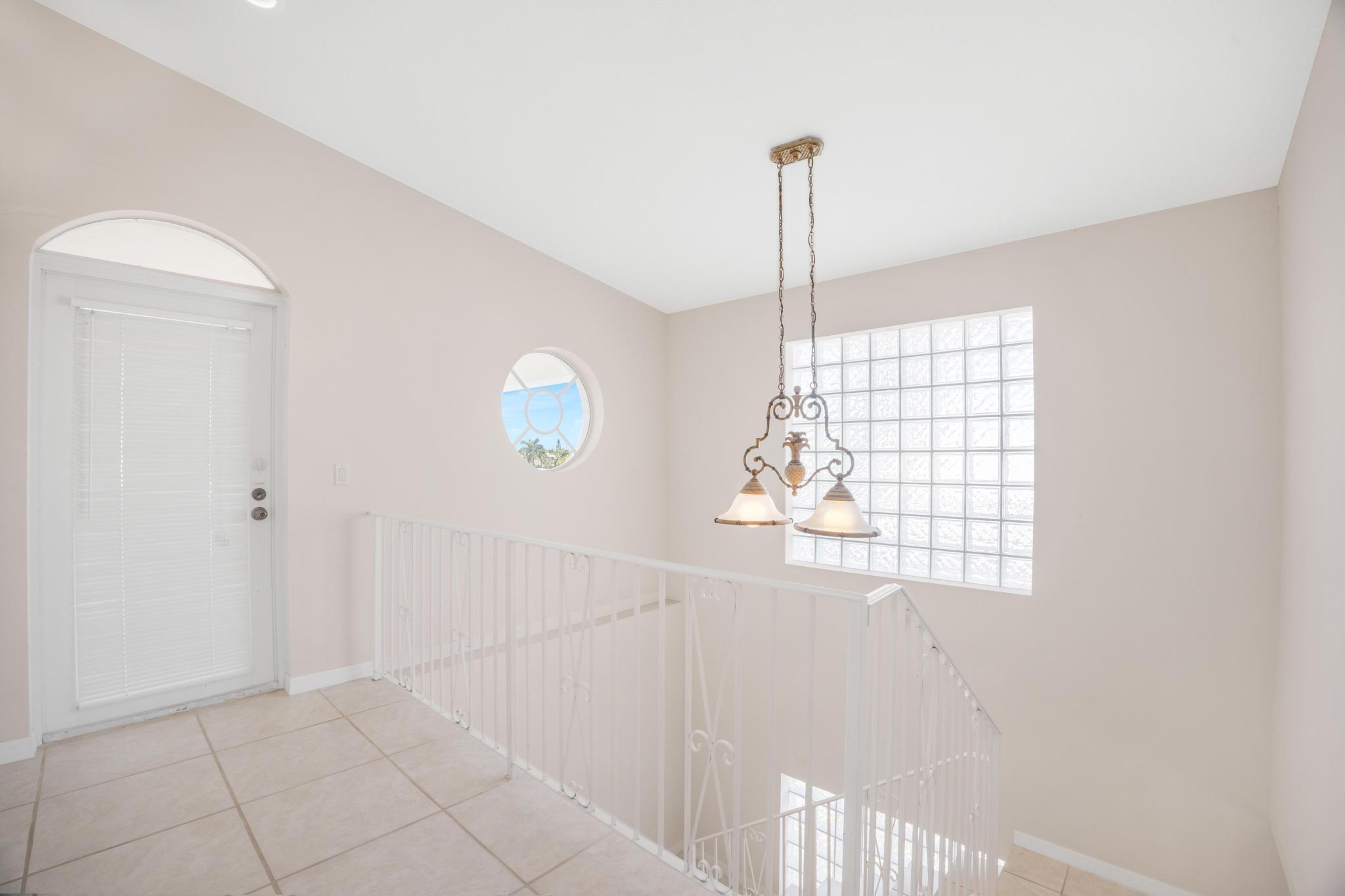 247 Apache Street Tavernier, FL 33070 - Photo 39 of 94 Upper Level Landing