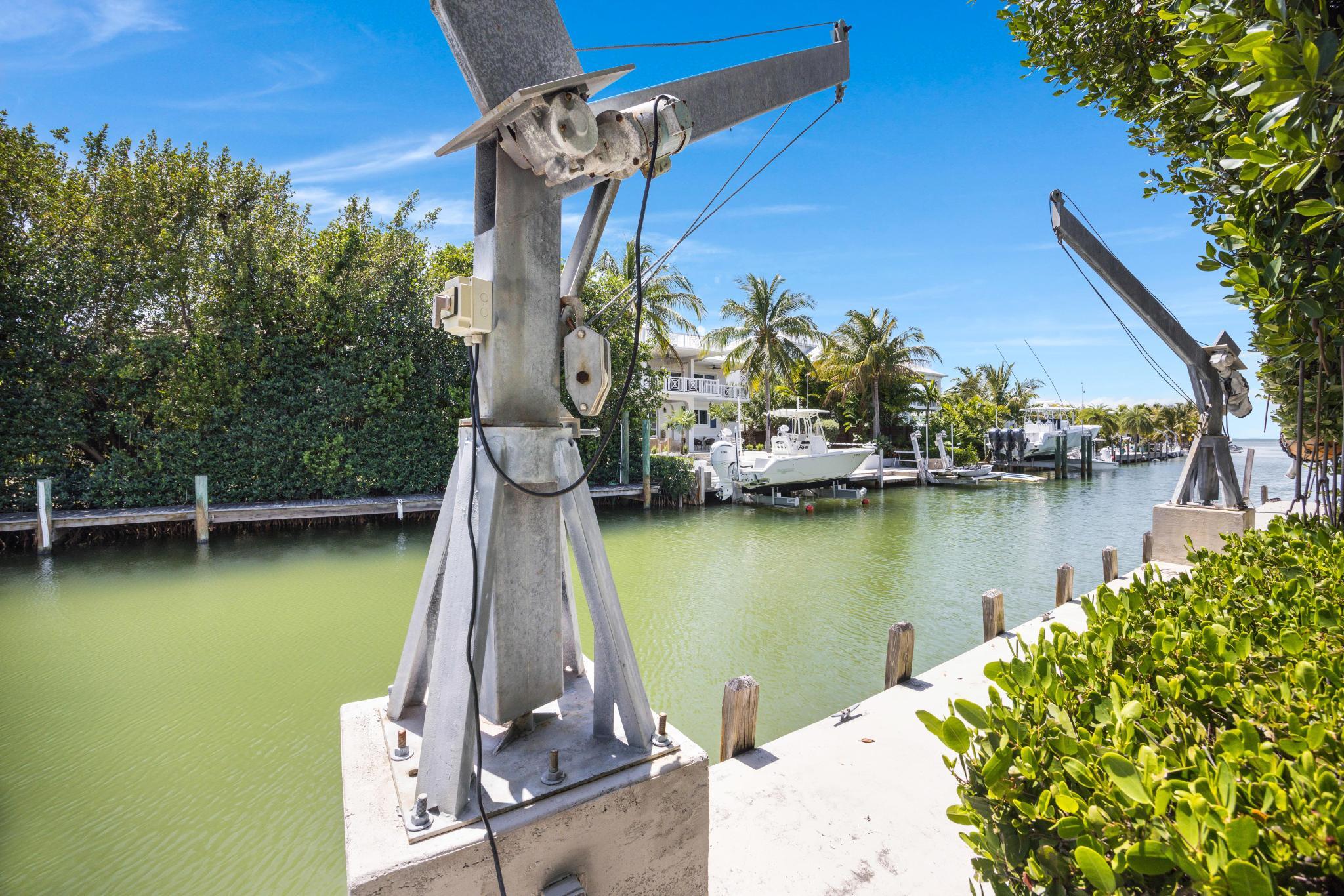 247 Apache Street Tavernier, FL 33070 - Photo 61 of 94 Boat Lift