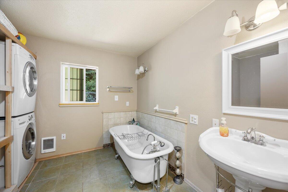 26334 Rocky Point Road Klamath Falls, OR 97601 - Photo 15 of 25 18-IMG_1579