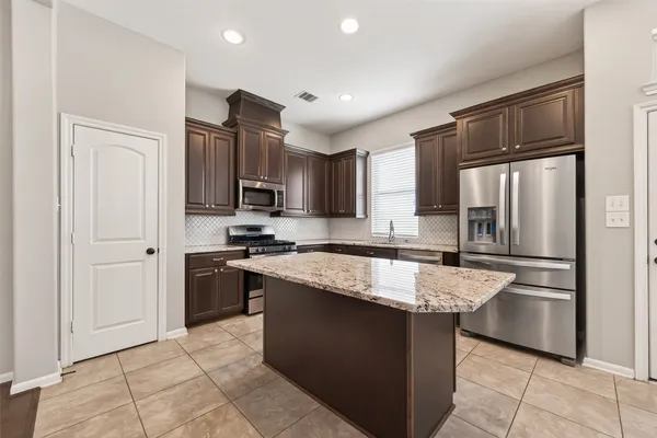 $2,000 | 134 Mimosa Silk Court, Montgomery, TX 77316