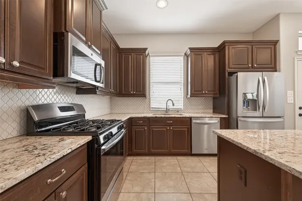 $2,000 | 134 Mimosa Silk Court, Montgomery, TX 77316