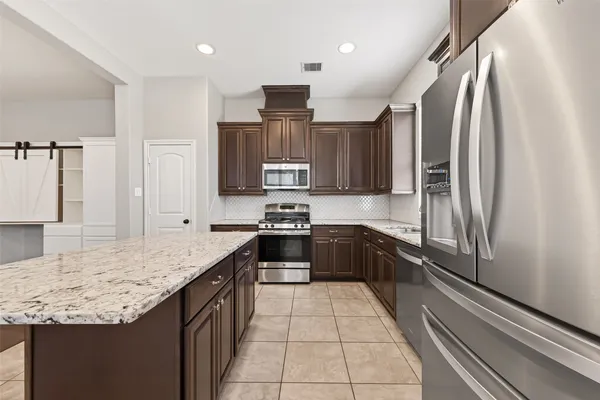 $2,000 | 134 Mimosa Silk Court, Montgomery, TX 77316