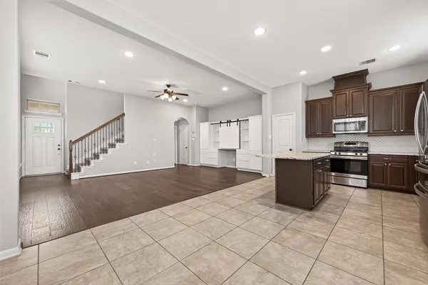 $2,000 | 134 Mimosa Silk Court, Montgomery, TX 77316