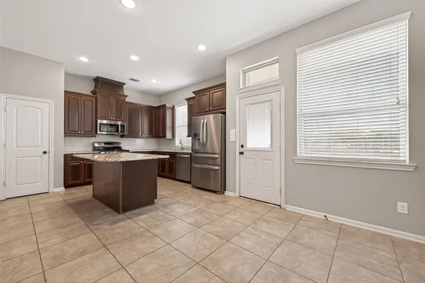 $2,000 | 134 Mimosa Silk Court, Montgomery, TX 77316