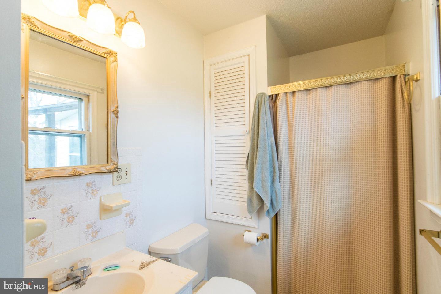 6217 Timber Ridge Road Berkeley Springs, WV 25411 - Photo 20 of 30 Bath (Master)