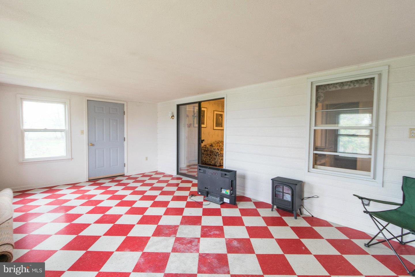 6217 Timber Ridge Road Berkeley Springs, WV 25411 - Photo 21 of 30 Sunroom