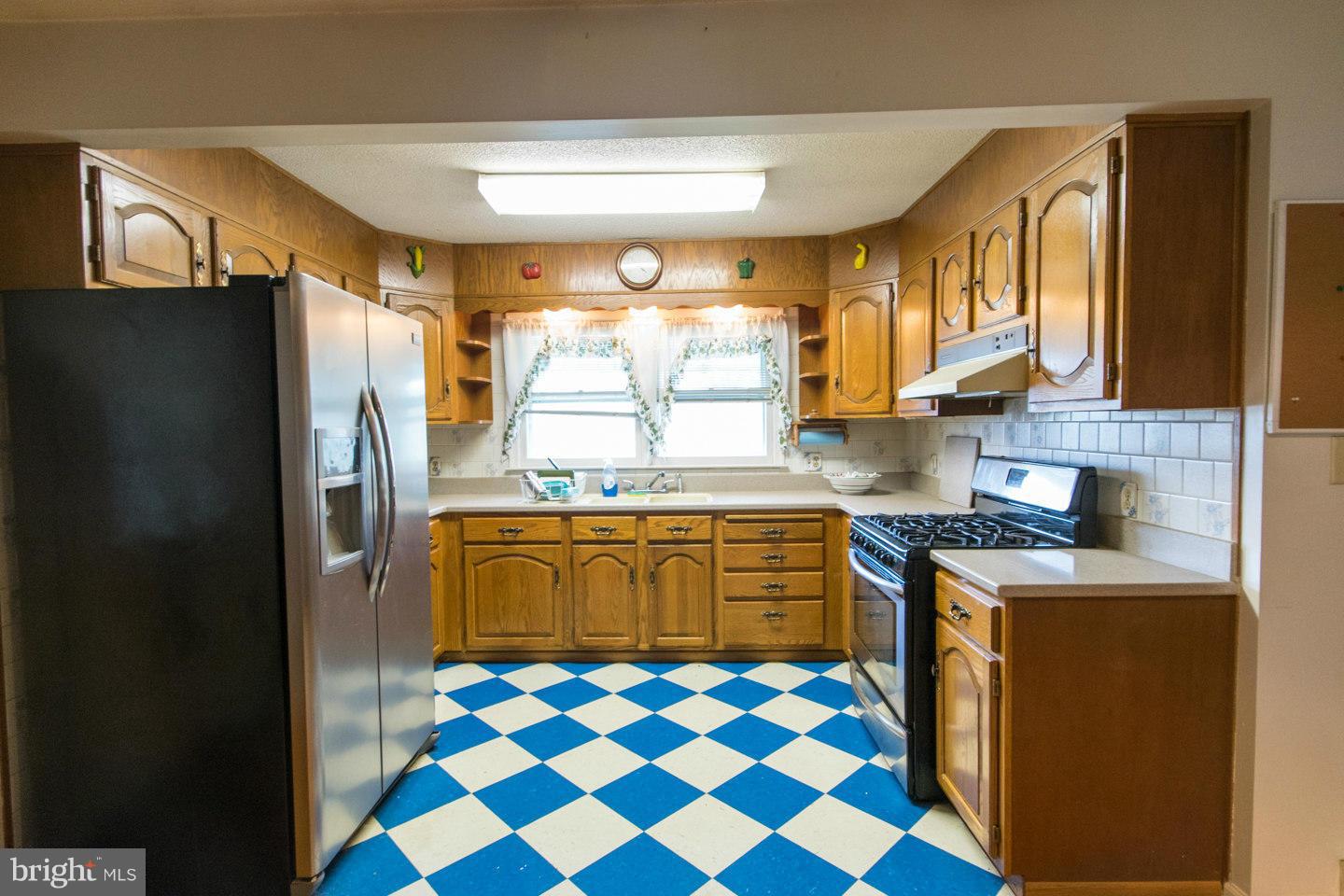 6217 Timber Ridge Road Berkeley Springs, WV 25411 - Photo 10 of 30 Kitchen