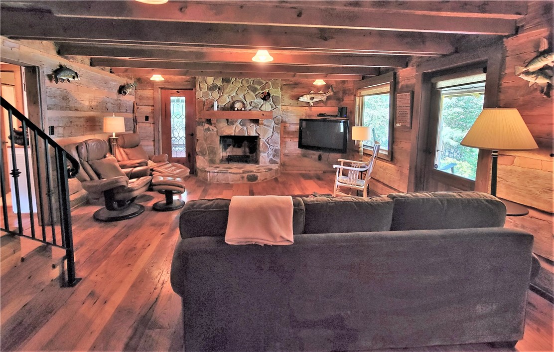 525 Broyles Point Road Townville, SC 29689 - Photo 22 of 48 Family Room