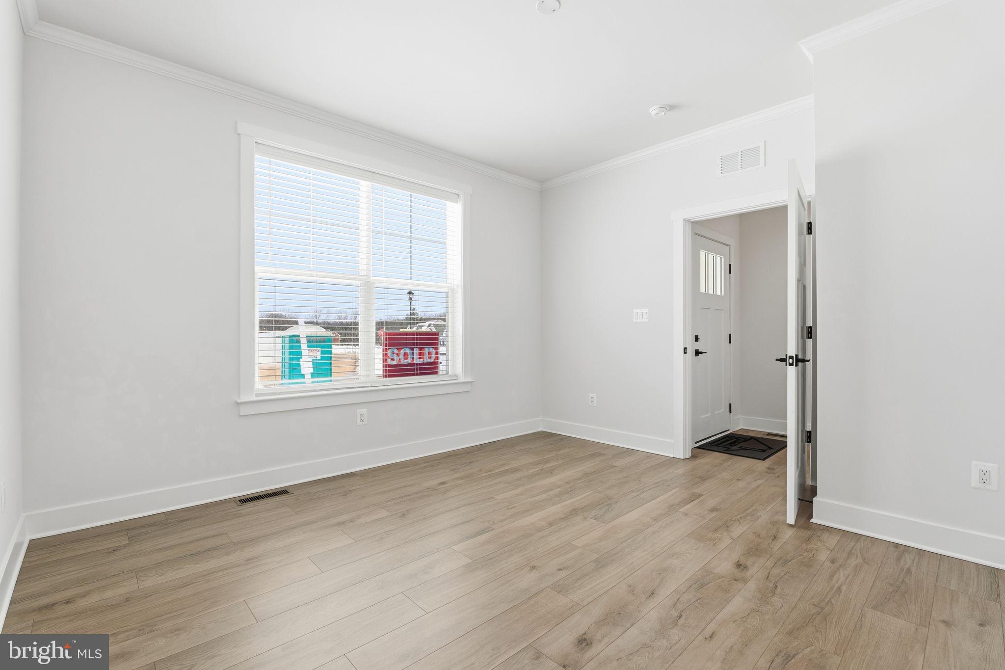 126 Bridge Valley Road Gettysburg, PA 17325 - Photo 17 of 36 an empty room with window