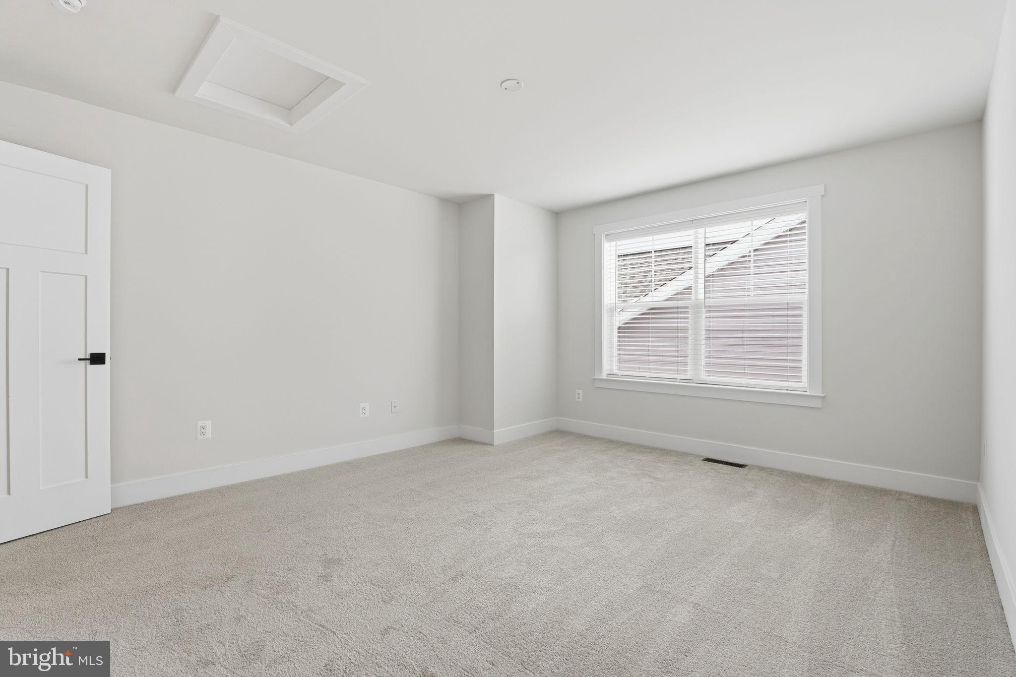 126 Bridge Valley Road Gettysburg, PA 17325 - Photo 28 of 36 an empty room with windows