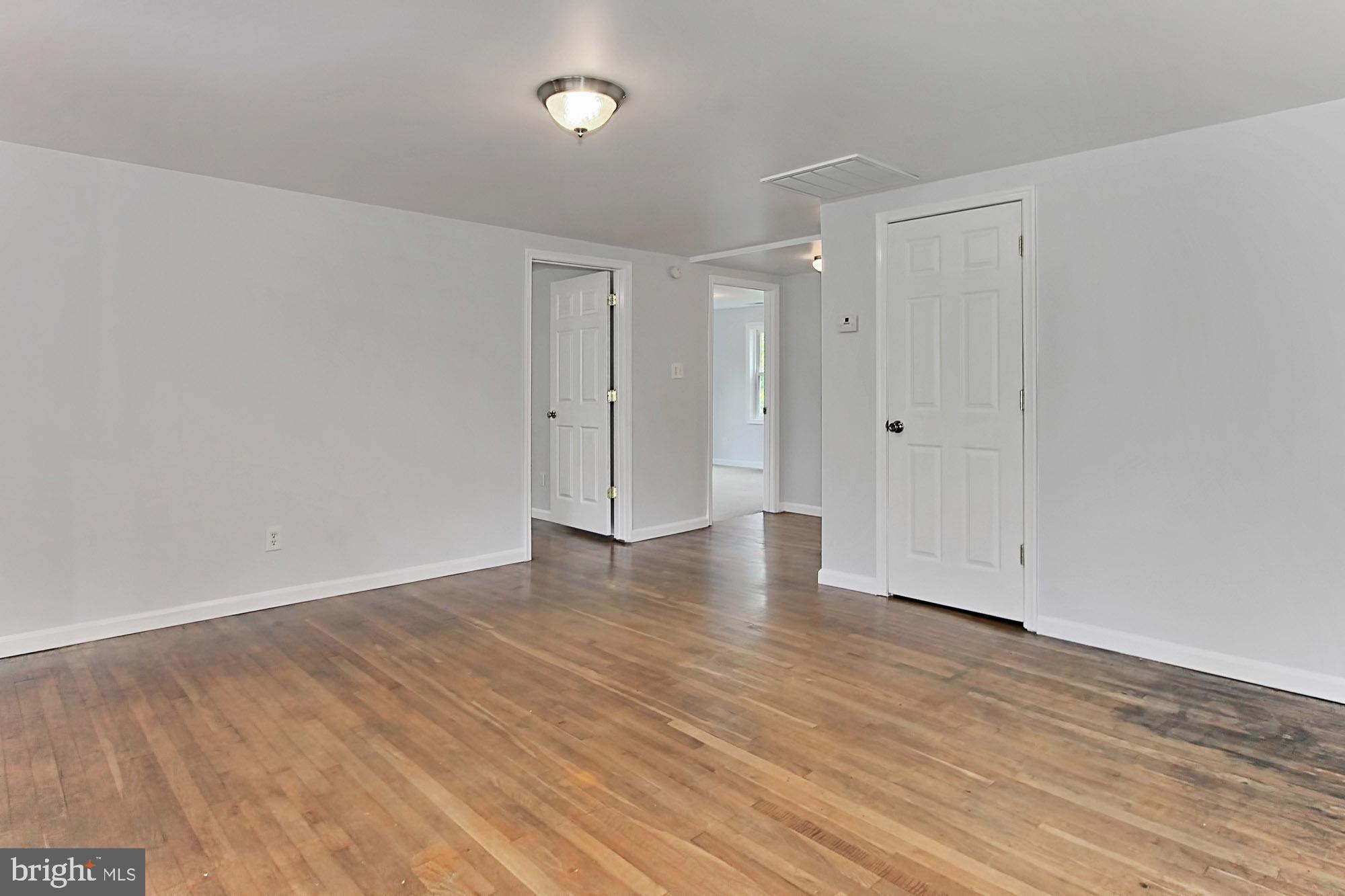 8108 Leland Road Manassas, VA 20111 - Photo 9 of 33 Living Room
