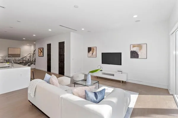 $2,285,000 | 3052 Day Avenue, Unit 2, Miami, FL 33133