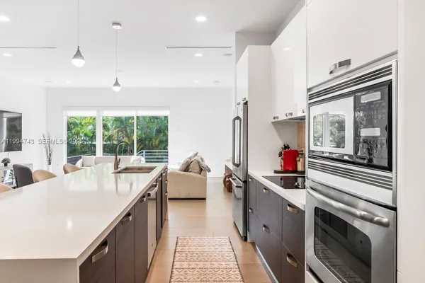 $2,285,000 | 3052 Day Avenue, Unit 2, Miami, FL 33133