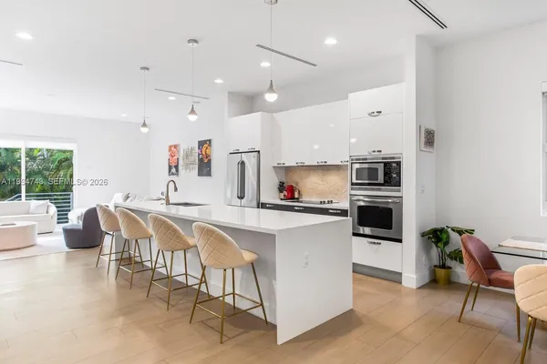 $2,285,000 | 3052 Day Avenue, Unit 2, Miami, FL 33133