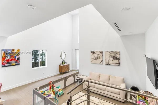 $2,285,000 | 3052 Day Avenue, Unit 2, Miami, FL 33133