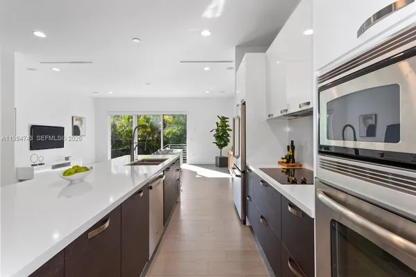 $2,285,000 | 3052 Day Avenue, Unit 2, Miami, FL 33133