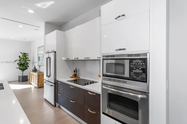 $2,285,000 | 3052 Day Avenue, Unit 2, Miami, FL 33133