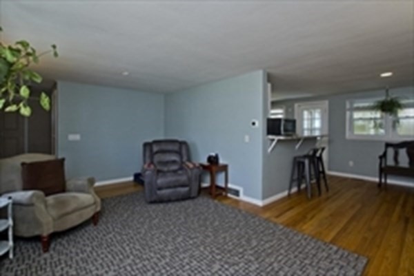 1671 South Branch Parkway Springfield, MA 01129 - Photo 4 of 16