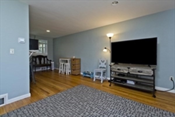 1671 South Branch Parkway Springfield, MA 01129 - Photo 5 of 16