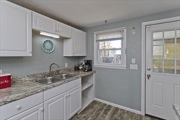 1671 South Branch Parkway Springfield, MA 01129 - Photo 9 of 16