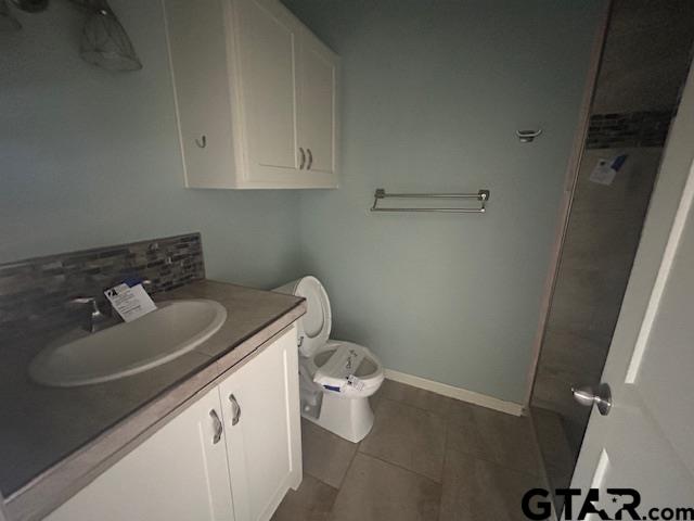 11510 Kitty Hawk Frankston, TX 75763 - Photo 8 of 26 a bathroom with a sink and toilet