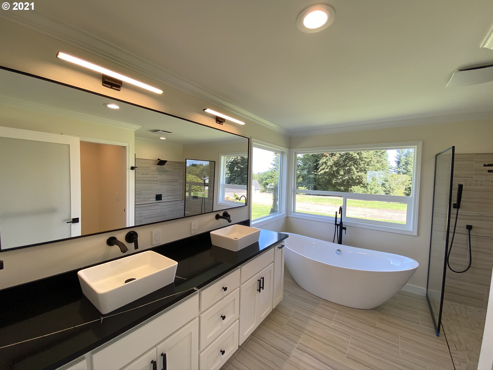 8900 Southeast Alder Ridge Road Damascus, OR 97089 - Photo 12 of 32 a large bathroom with a large tub and sink